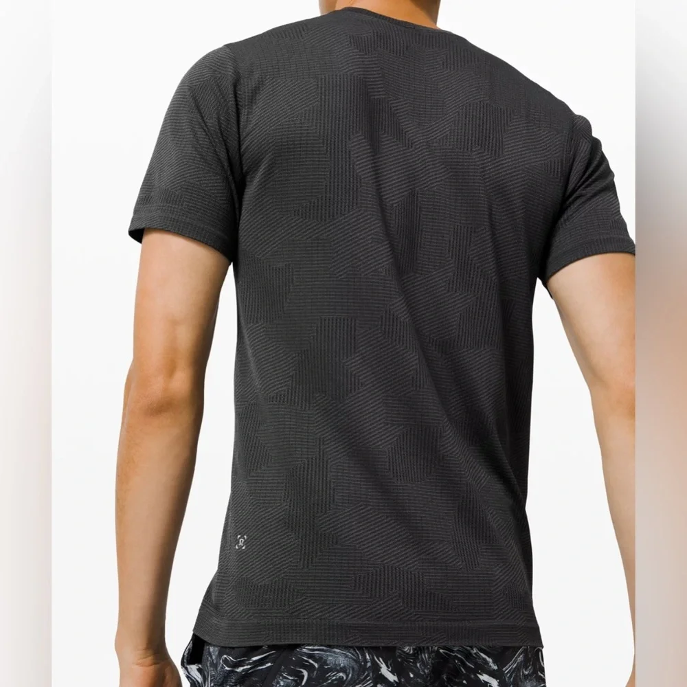 Lululemon Metal Vent Breathe SS shirt size XL